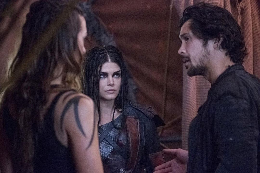 The 100 : Bild Marie Avgeropoulos, Bob Morley