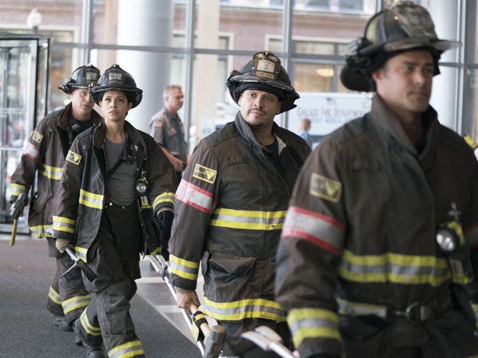 Chicago Fire : Bild Joe Minoso, Miranda Rae Mayo