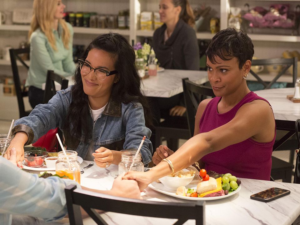 American Housewife (2016) : Bild Ali Wong, Carly Hughes