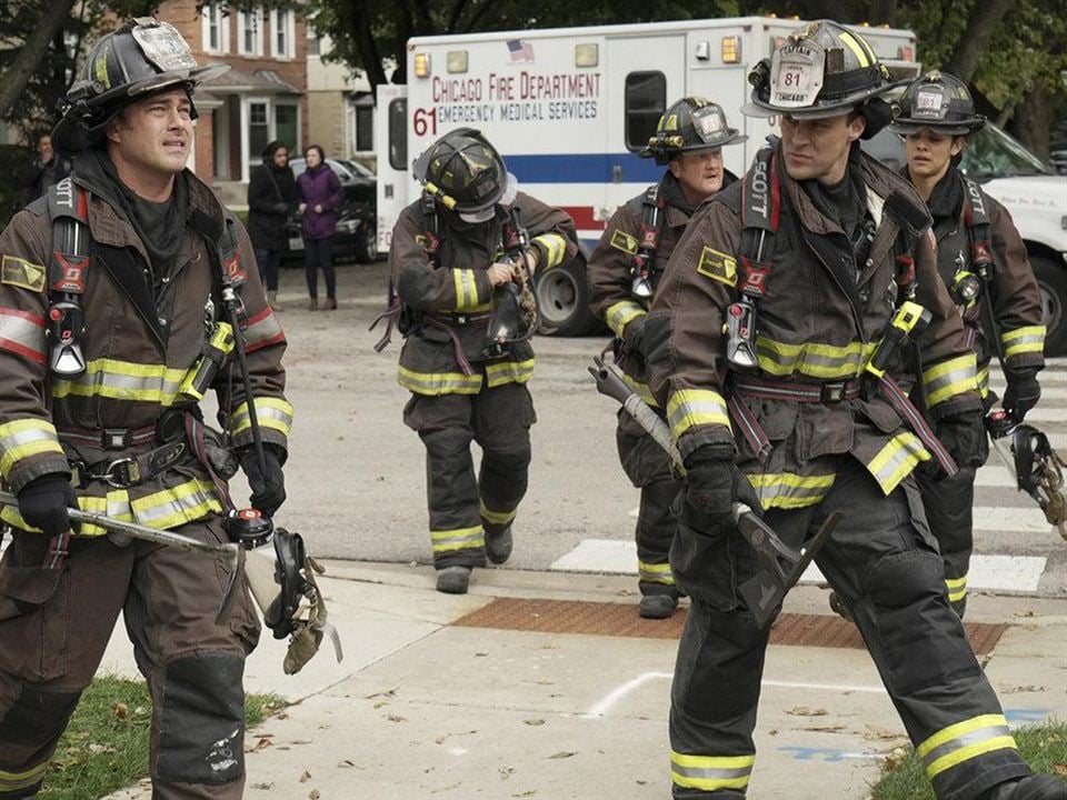 Chicago Fire : Bild Jesse Spencer, Miranda Rae Mayo, Taylor Kinney, Christian Stolte