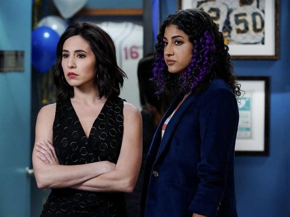 Crazy Ex-Girlfriend : Bild Vella Lovell, Gabrielle Ruiz