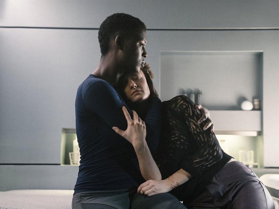 Nightflyers : Bild Maya Eshet, Jodie Turner-Smith