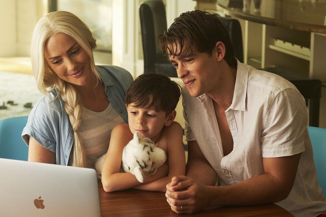 Titans : Bild Minka Kelly, Brenton Thwaites