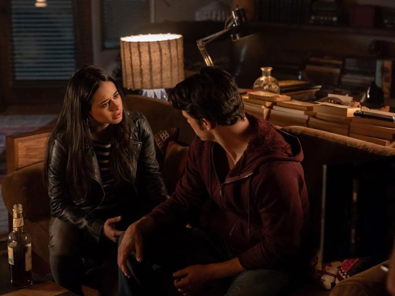 Roswell: New Mexico : Bild Jeanine Mason, Nathan Parsons