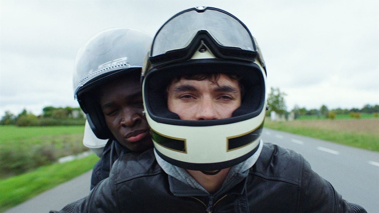 Roads : Bild Stéphane Bak, Fionn Whitehead