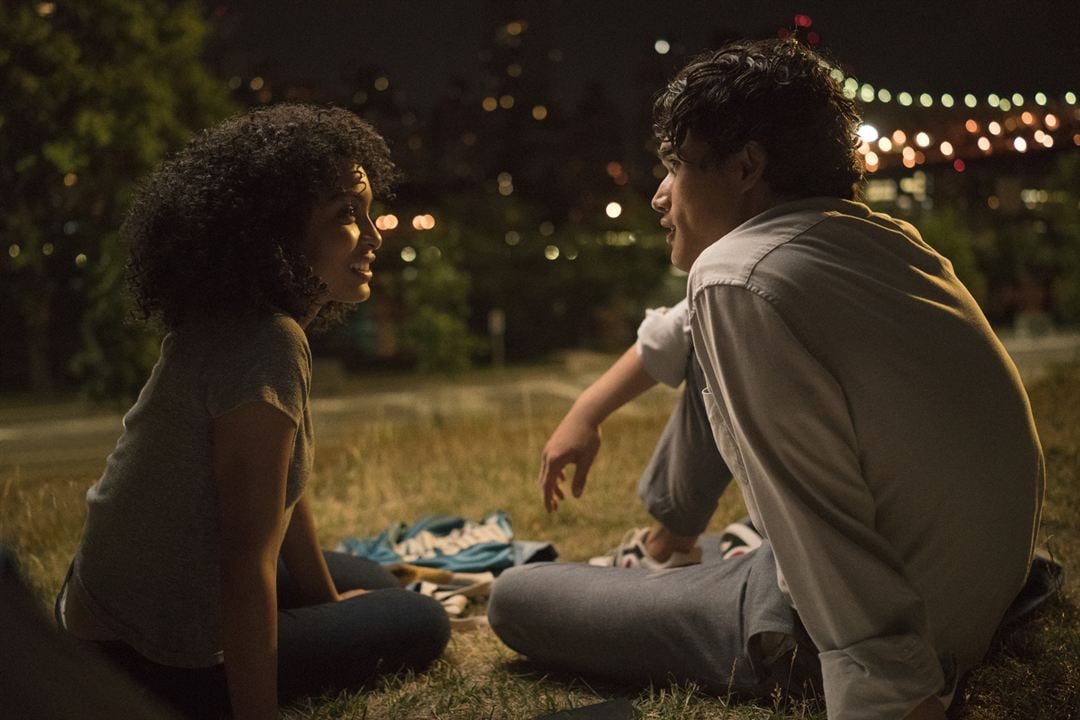 The Sun Is Also A Star : Bild Yara Shahidi, Charles Melton