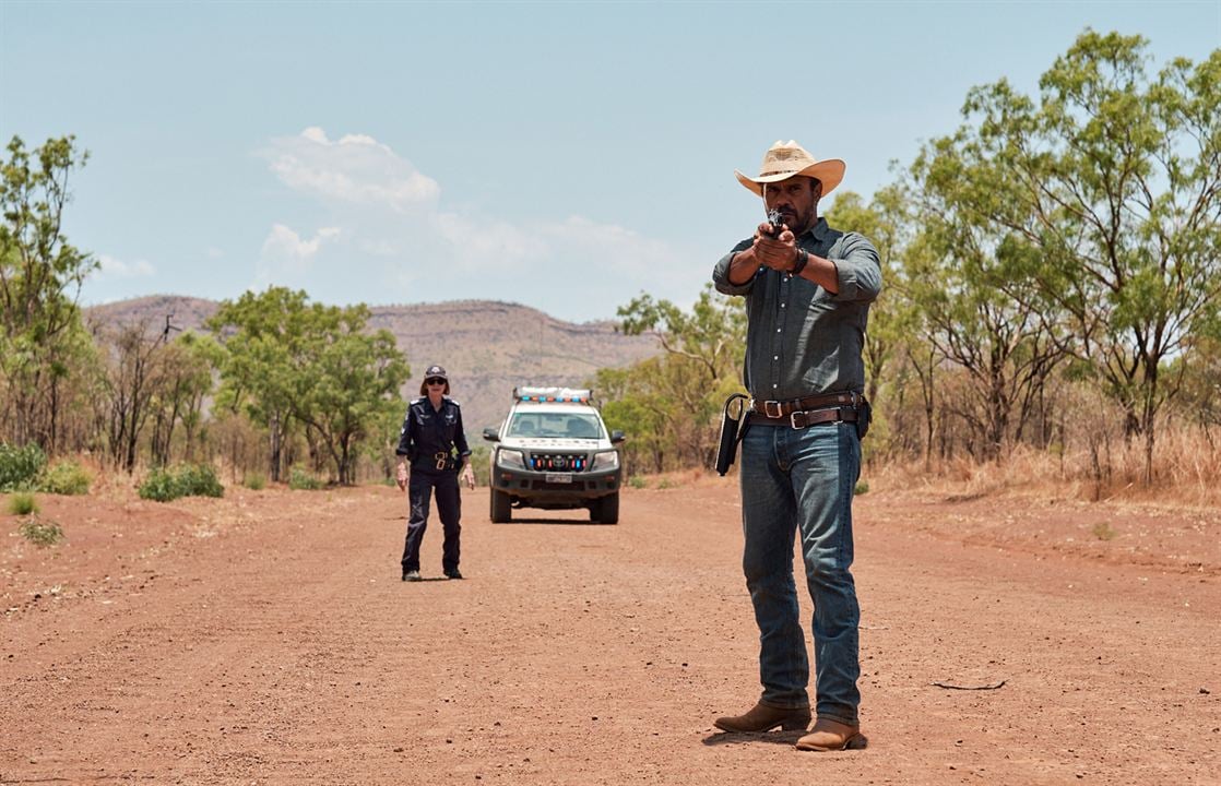 Mystery Road - Verschwunden im Outback : Bild Aaron Pedersen, Judy Davis