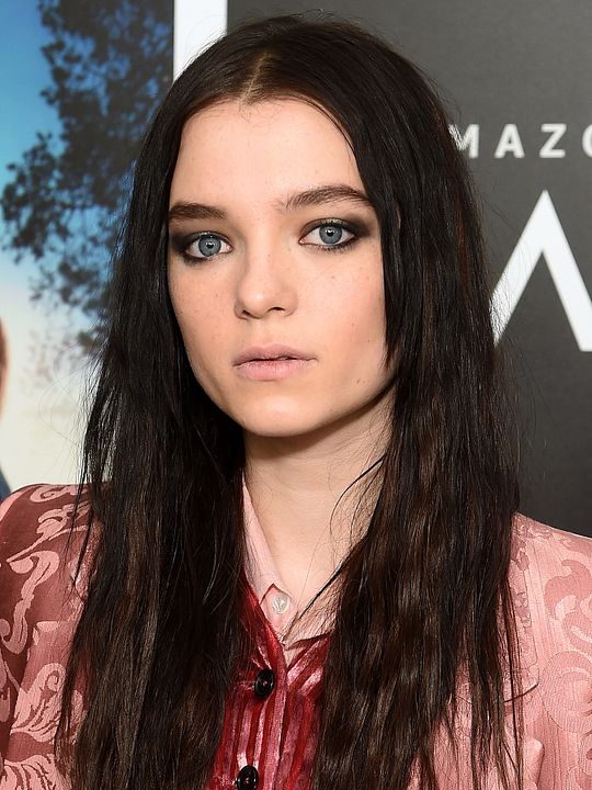 Kinoposter Esme Creed-Miles