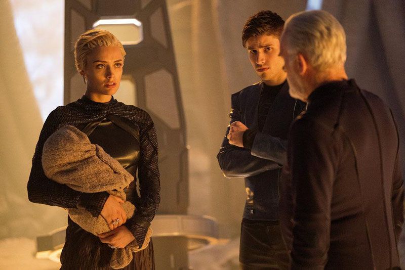 Krypton : Bild Cameron Cuffe, Wallis Day