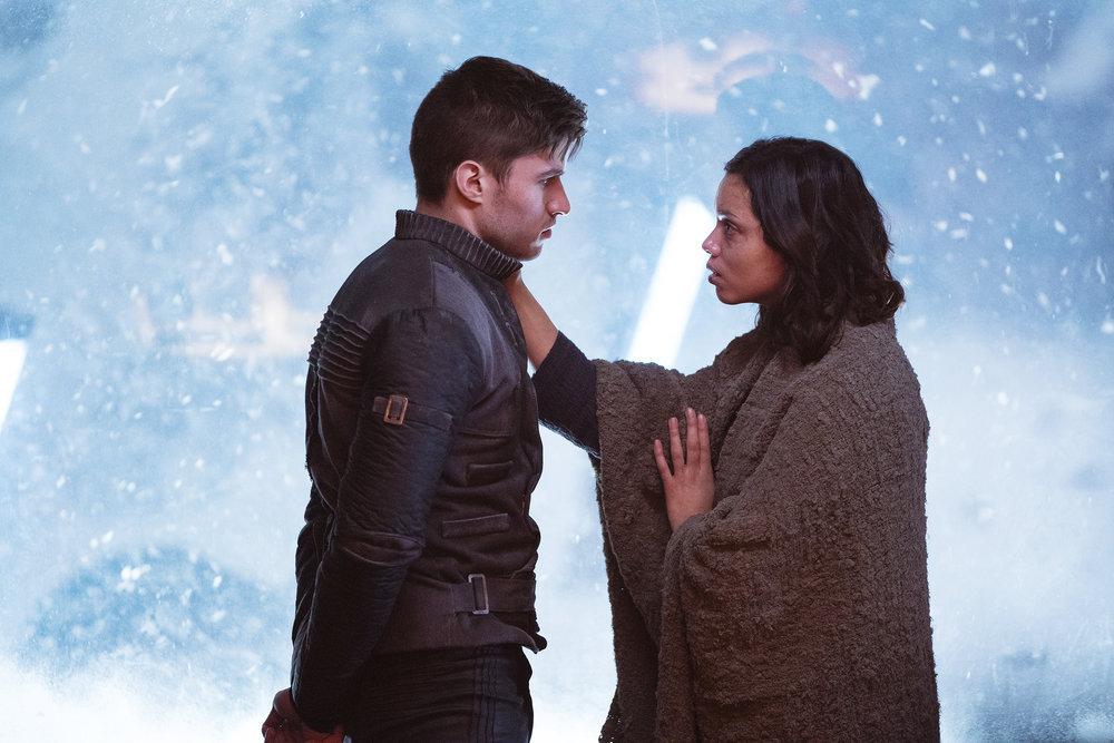 Krypton : Bild Cameron Cuffe, Georgina Campbell