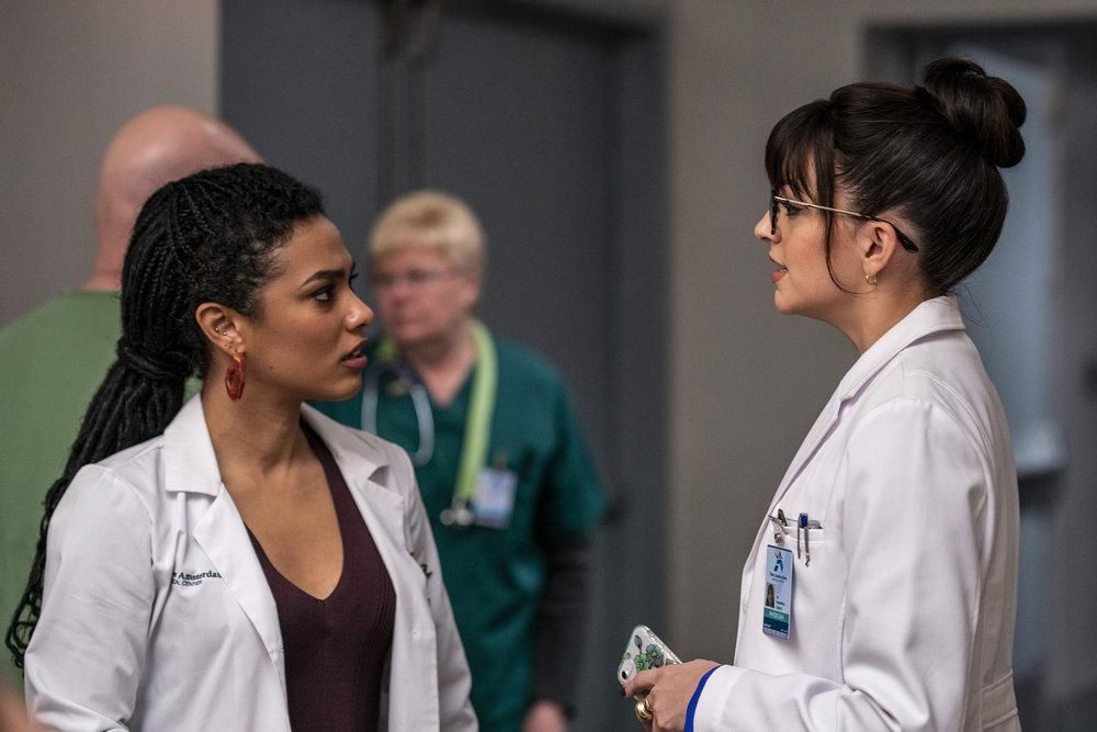 New Amsterdam : Bild Ana Villafañe, Freema Agyeman