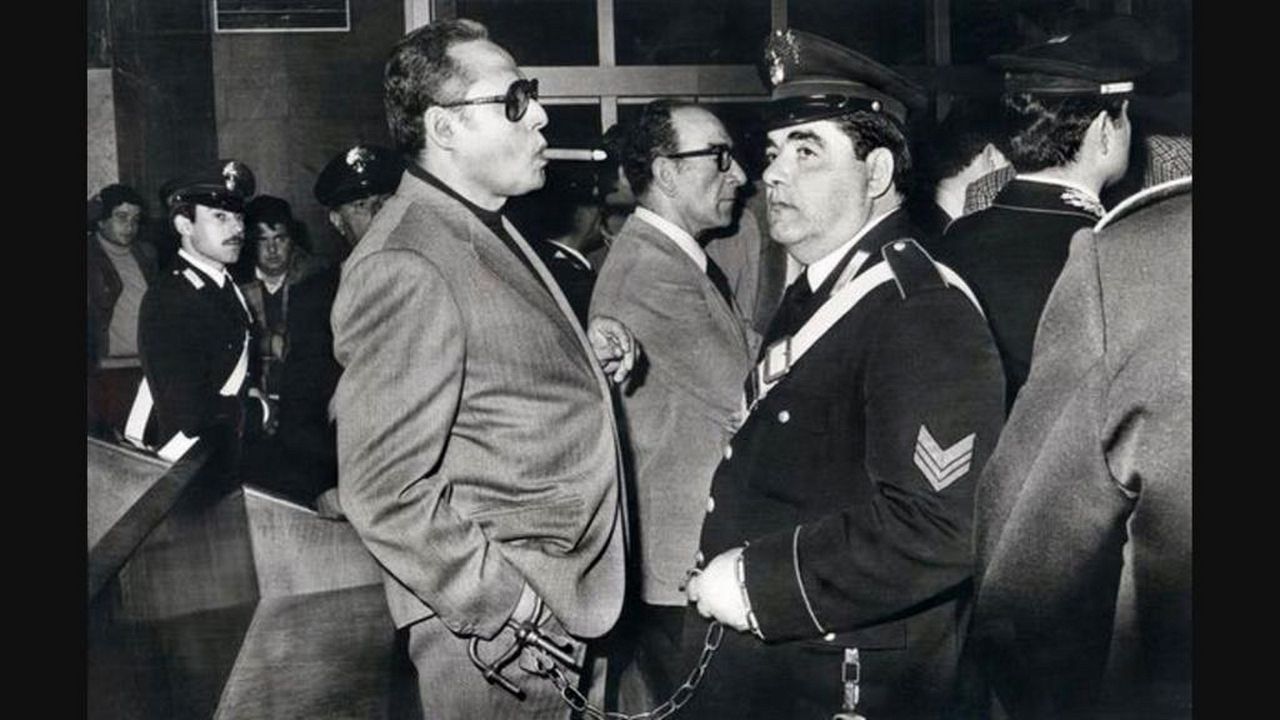 Shooting The Mafia : Bild