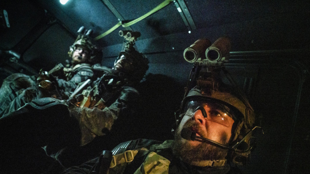 SEAL Team : Bild Neil Brown Jr., Tyler Grey, A.J. Buckley