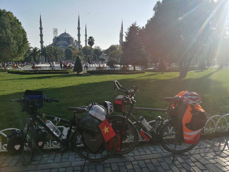 Verplant - Wie zwei Typen versuchen, mit dem Rad nach Vietnam zu fahren : Bild