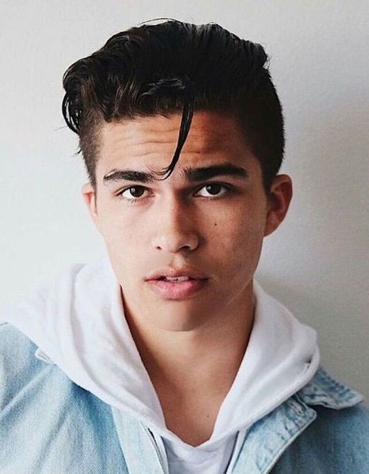 Kinoposter Alex Aiono