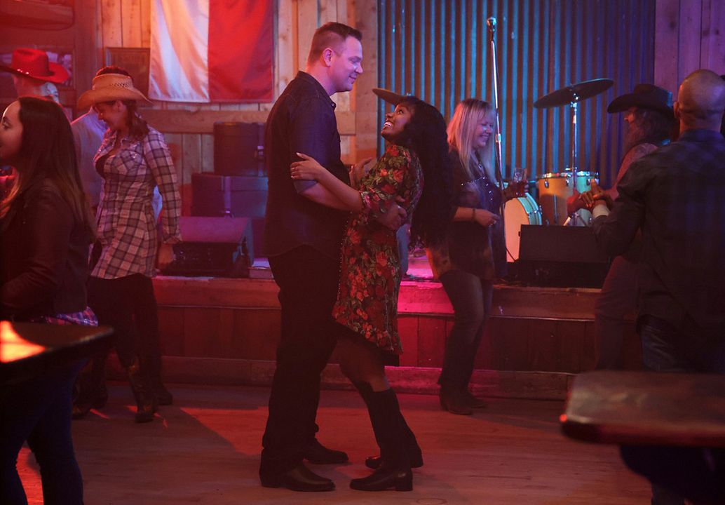 9-1-1: Lone Star : Bild Jim Parrack, Sierra Aylina McClain