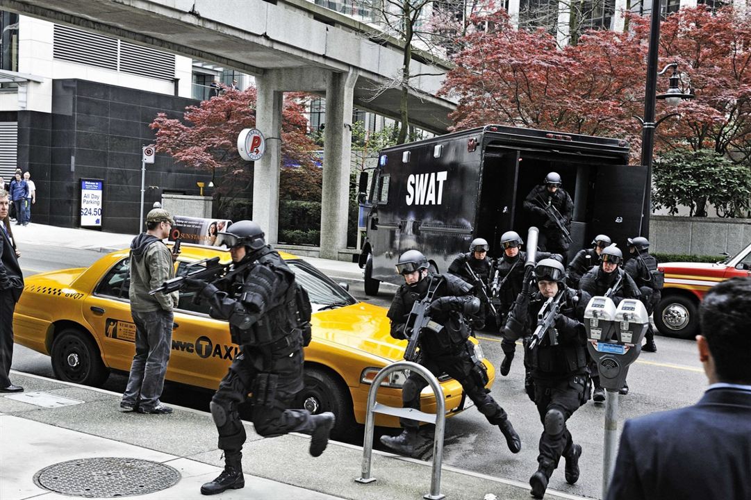 Assault on Wall Street : Bild