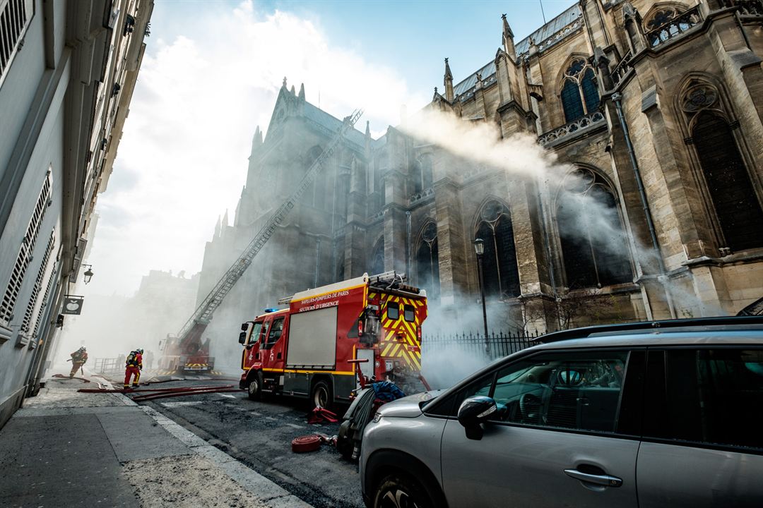 Notre-Dame in Flammen : Bild