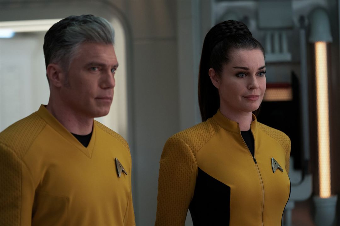 Star Trek: Strange New Worlds : Bild Anson Mount, Rebecca Romijn