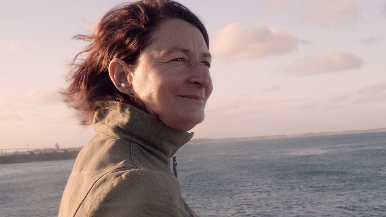 Hunter from Elswhere – Eine Reise mit Helen Britton : Bild