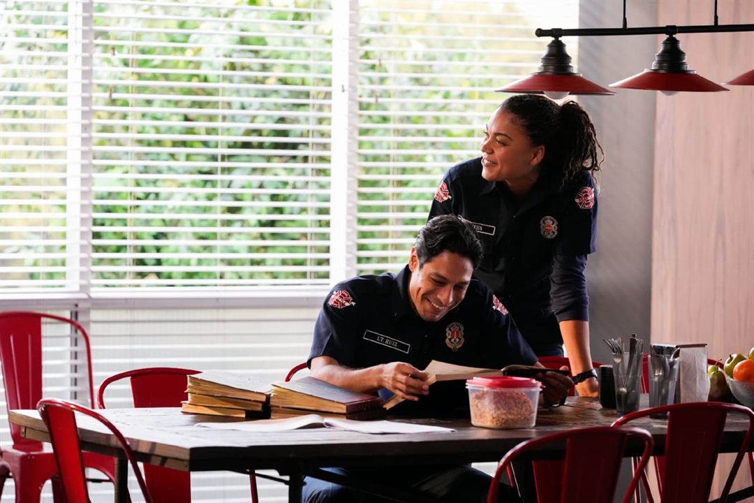 Seattle Firefighters - Die jungen Helden : Bild Carlos Miranda, Barrett Doss