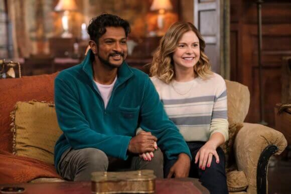 Ghosts : Bild Utkarsh Ambudkar, Rose McIver