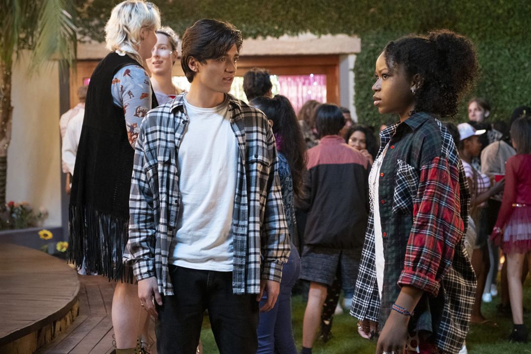 Darby And The Dead : Bild Asher Angel, Riele Downs