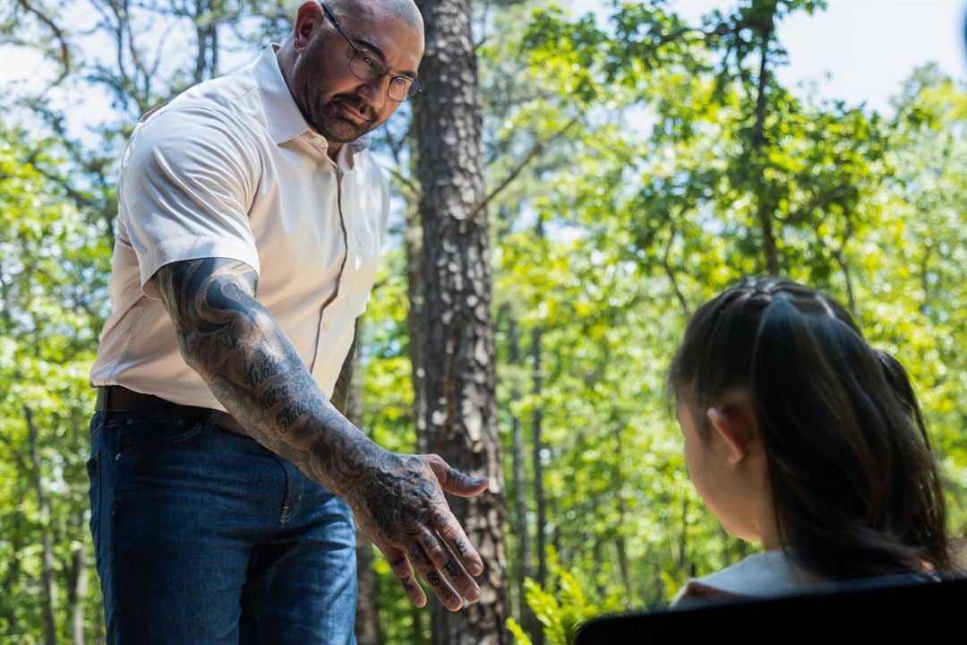 Knock At The Cabin : Bild Dave Bautista, Kristen Cui