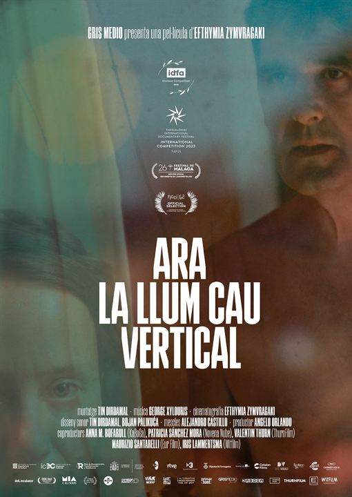 Ara la llum cau vertical : Kinoposter