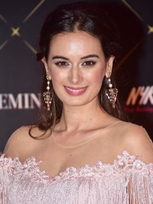 Kinoposter Evelyn Sharma