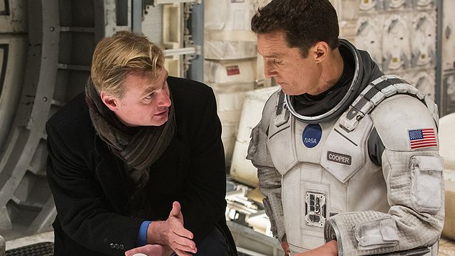 In "Interstellar" entführt uns Christopher Nolan auf eine denkwürdige Reise in eine ferne, neue Galaxie. Das haben wir uns zum Anlass genommen, mal unsere Top 5 der besten Nolan-Momente aus seinen vorherigen Filmen auszuwählen.