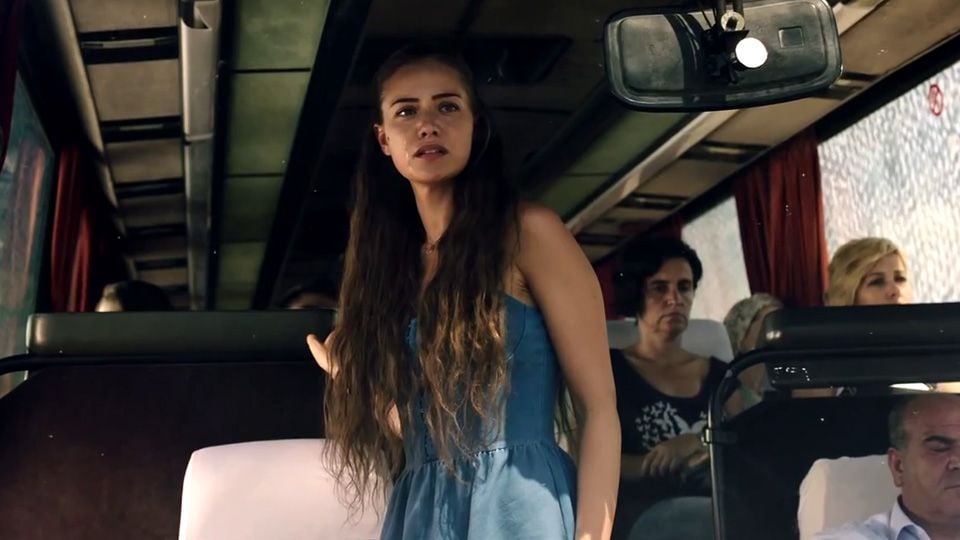 Бурак озчивит любовь похожа на тебя. На что похожа любовь. Любовь похожа на тебя 2015. Бурак озчивит любовь похожа на тебя. Любовь похожа на тебя 2015.