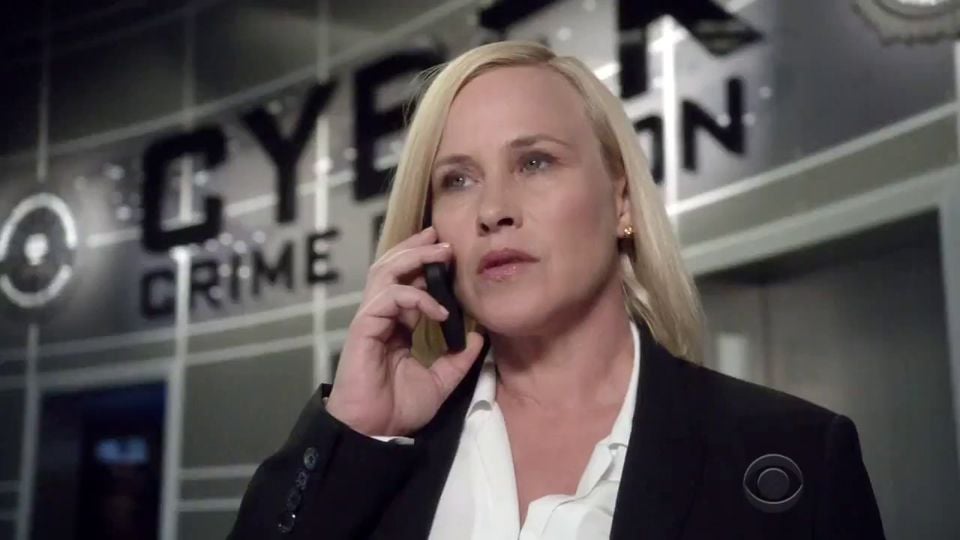 CSI Cyber Trailer OV Trailer CSI Cyber FILMSTARTS.de