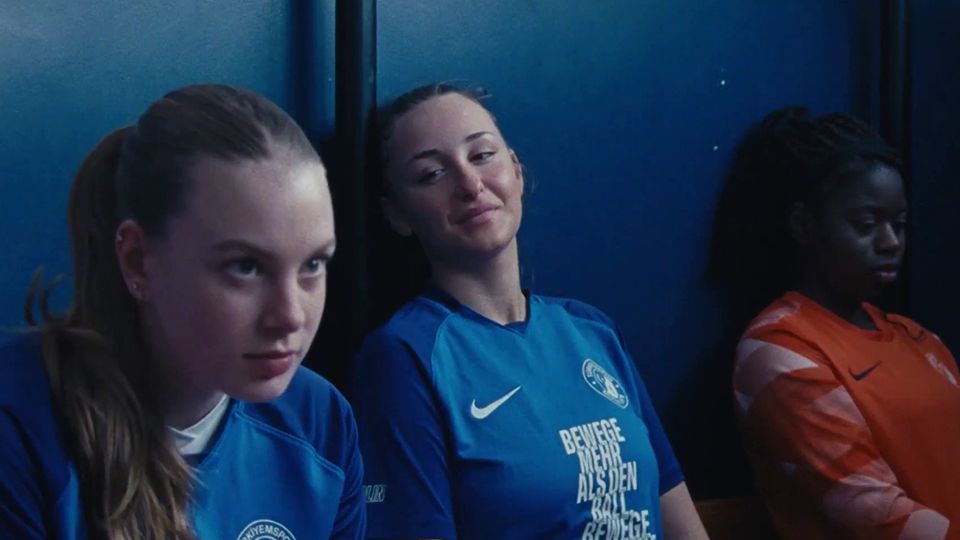 Elf Mal Morgen: Berlinale Meets Fußball Trailer - Eleven Trailer DF ...